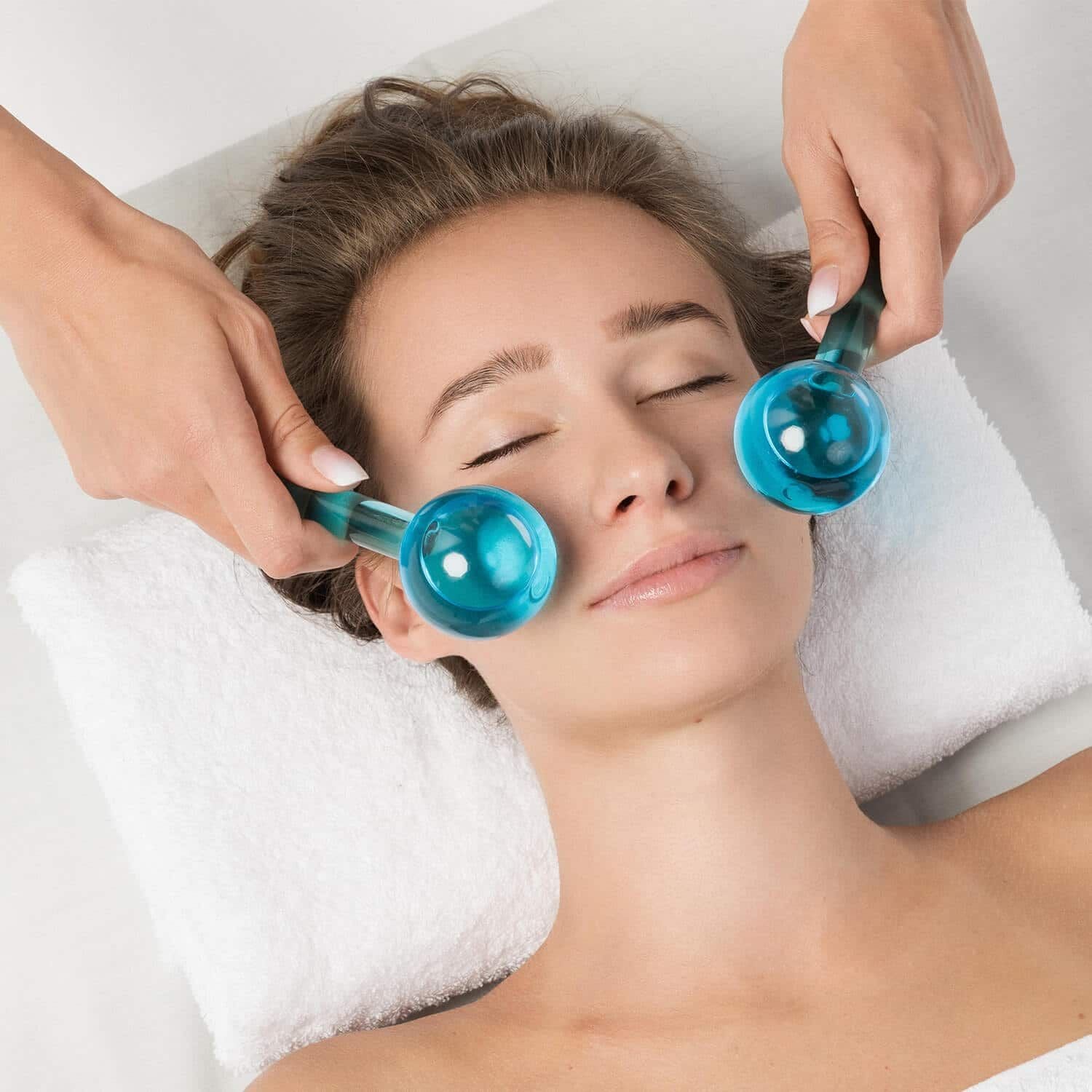 Benefit Cosmetics - Facial Ice Roller Globes ©